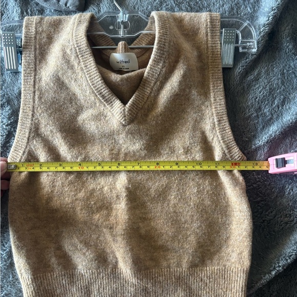 Wilfred Tan V-Neck Sweater - Picture 5 of 6